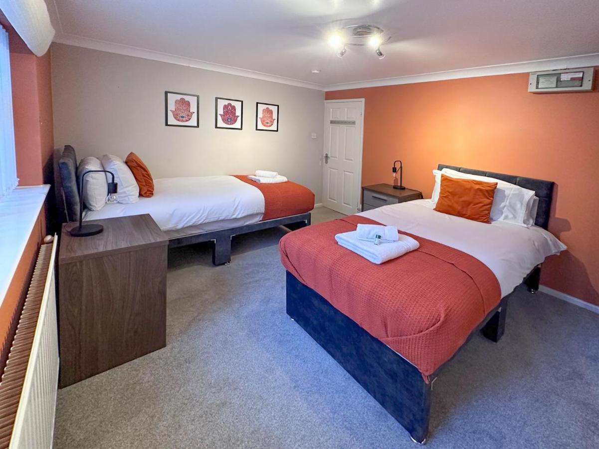 Blunsdon Lodge - Spacious Bungalow, High Speed Wi-Fi, Free Private Parking, Garden Swindon Kültér fotó
